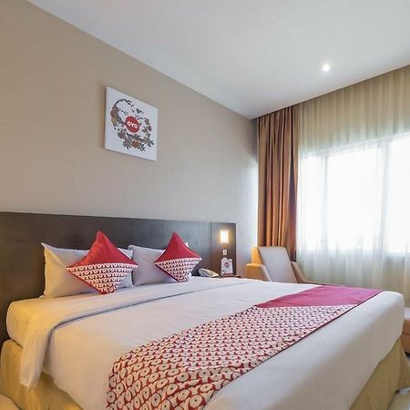 Collection O 1279 Hotel Grand Celino Makassar Eksteriør bilde