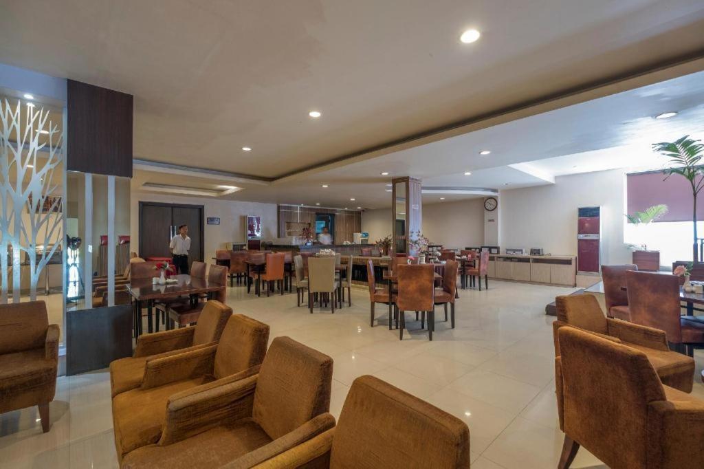 Collection O 1279 Hotel Grand Celino Makassar Eksteriør bilde
