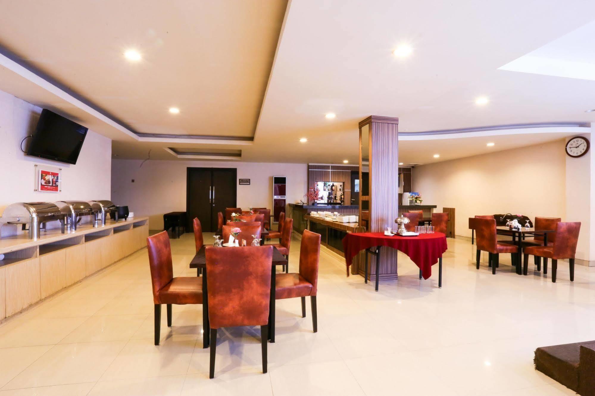 Collection O 1279 Hotel Grand Celino Makassar Eksteriør bilde