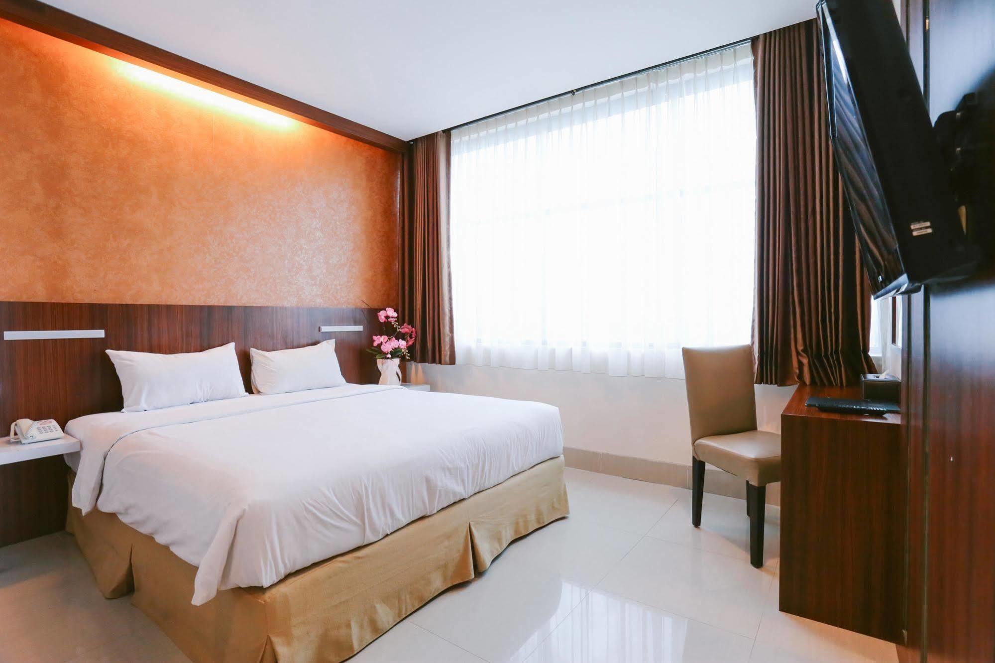 Collection O 1279 Hotel Grand Celino Makassar Eksteriør bilde