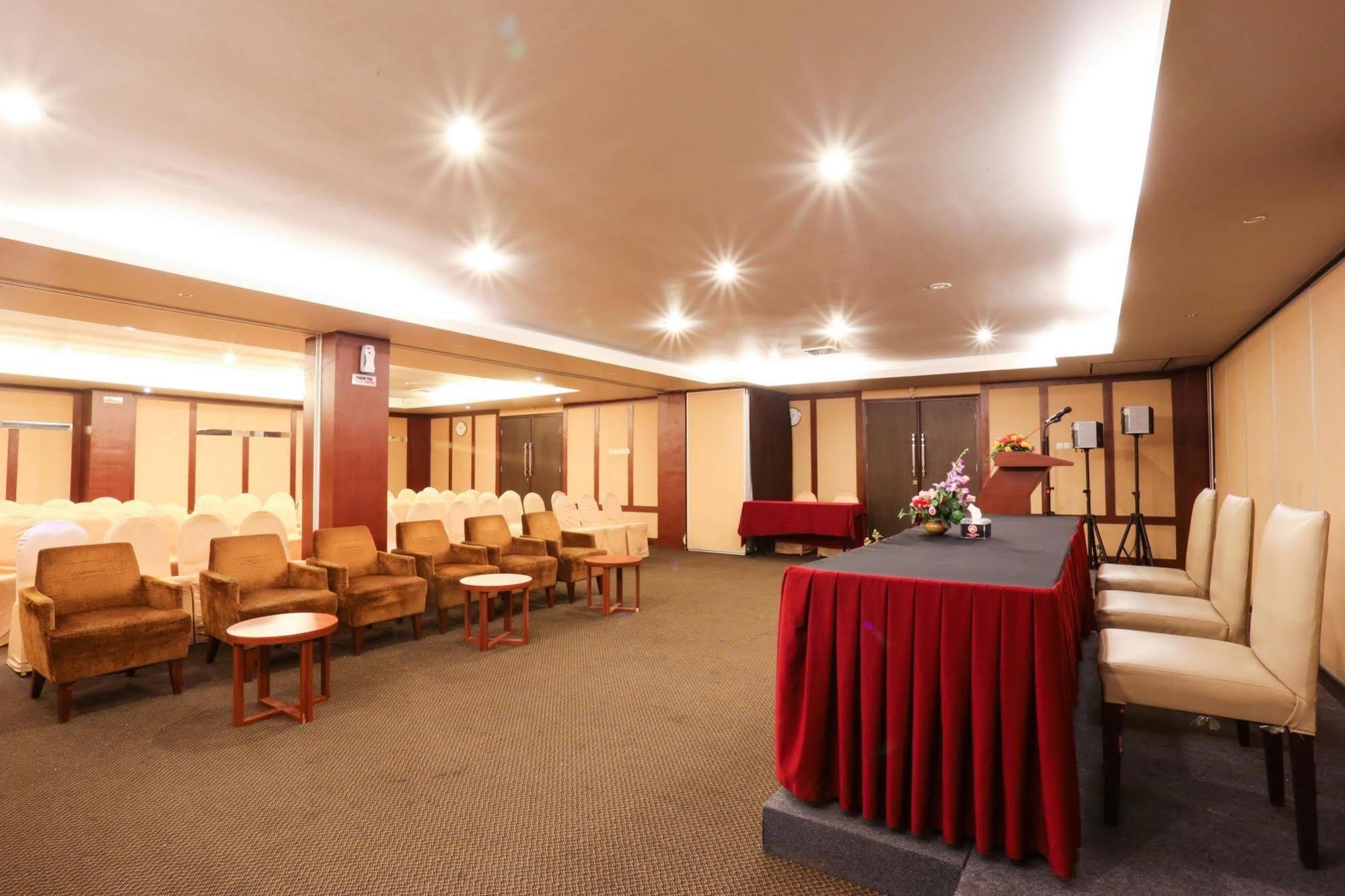 Collection O 1279 Hotel Grand Celino Makassar Eksteriør bilde